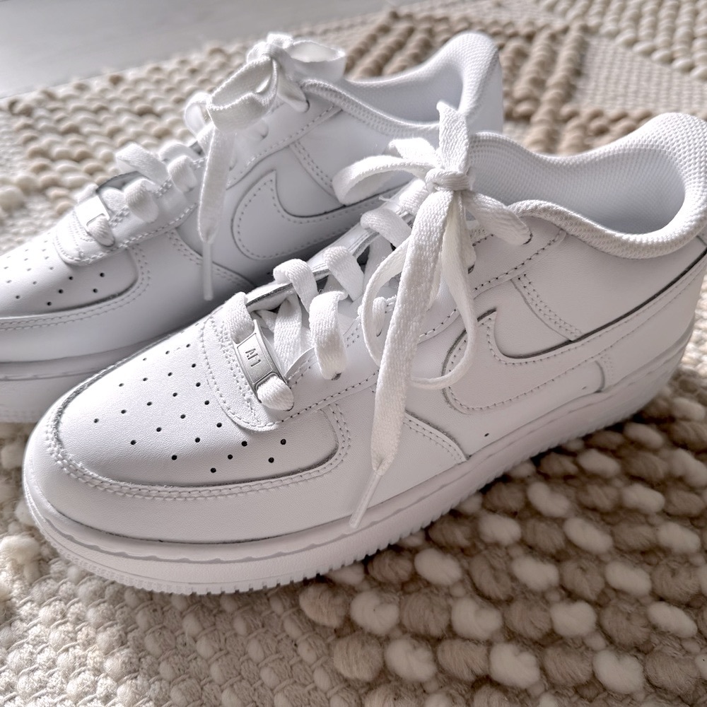 NIKE AF AIR FORCE 1 SHOES / BIG BOYS / SIZE 5.5 /  NEW  2022